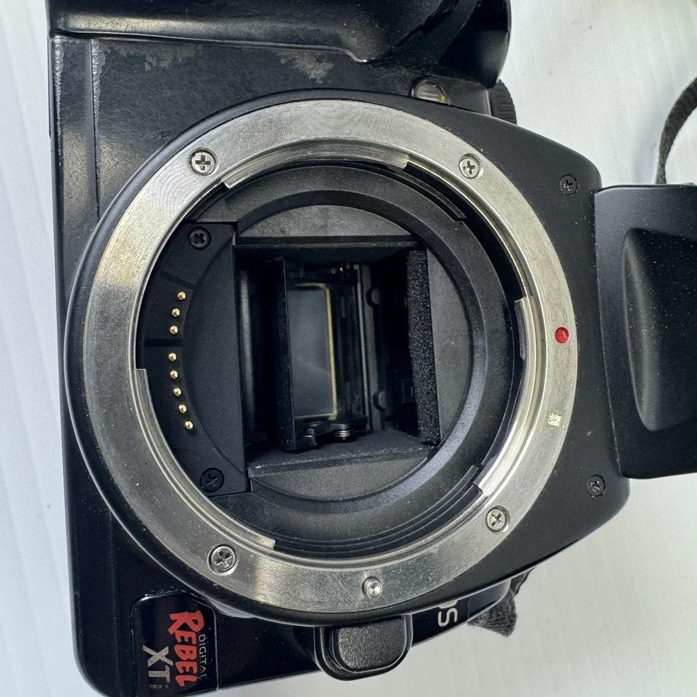 Canon EOS Rebel XTi Camera Body FOR PARTS OR REAPIR ONLY